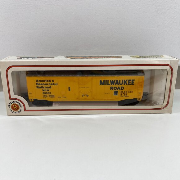 Bachmann HO Scale Electric Model Train Milwaukee Road Yellow Freight Car 7" - Picture 1 of 8